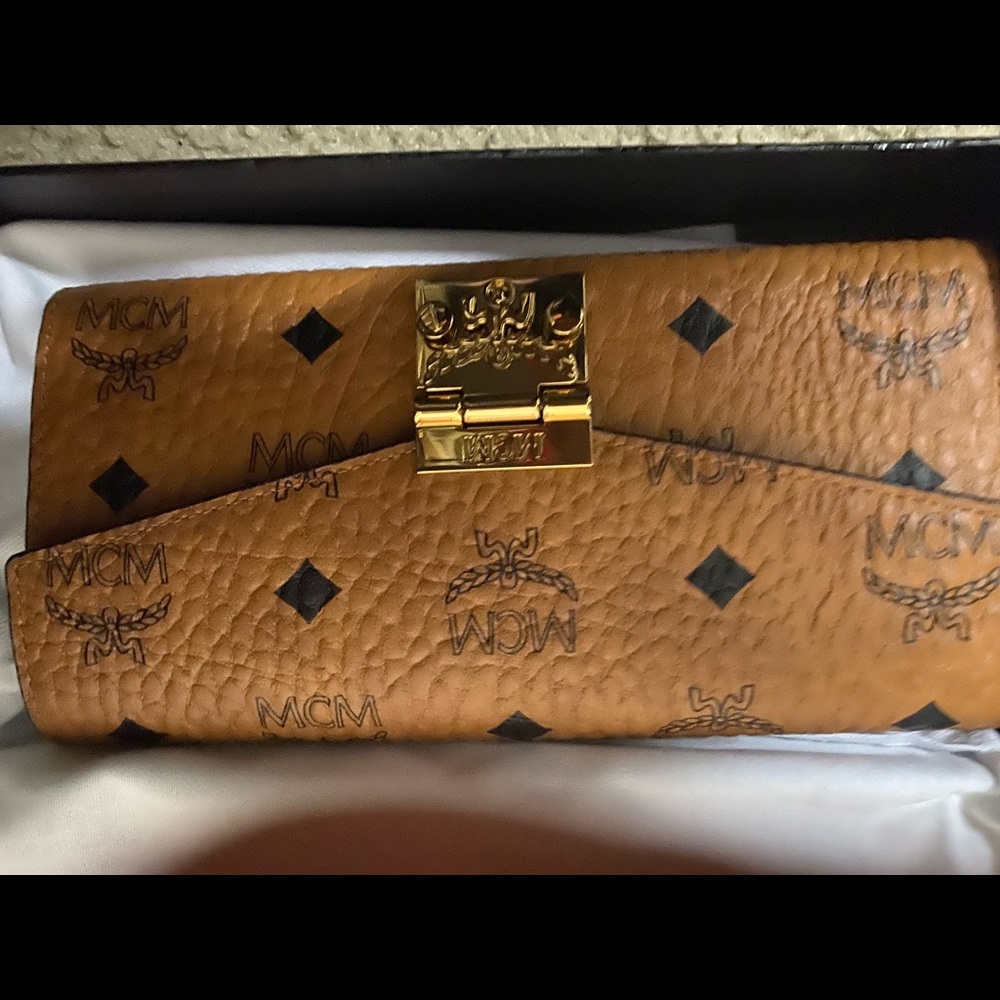 MCM  Leather Two-Fold Flap Wallet brand new